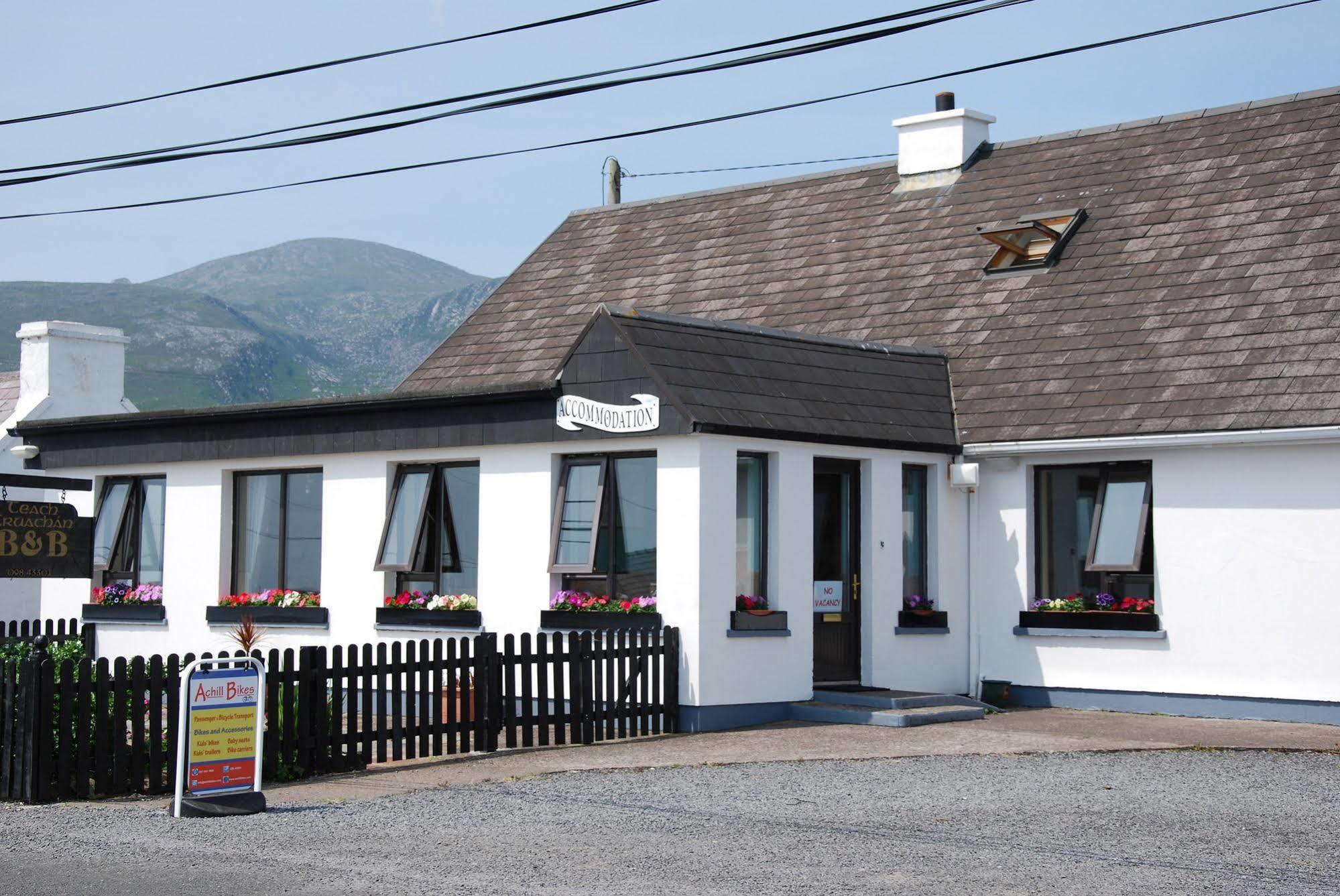 Teach Cruachan Large-Group Holiday Home Dooagh Buitenkant foto